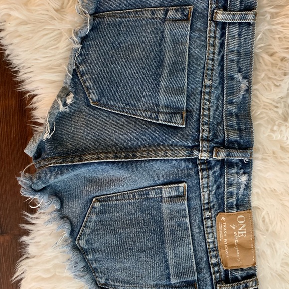One teaspoons jean shorts - Picture 2 of 3